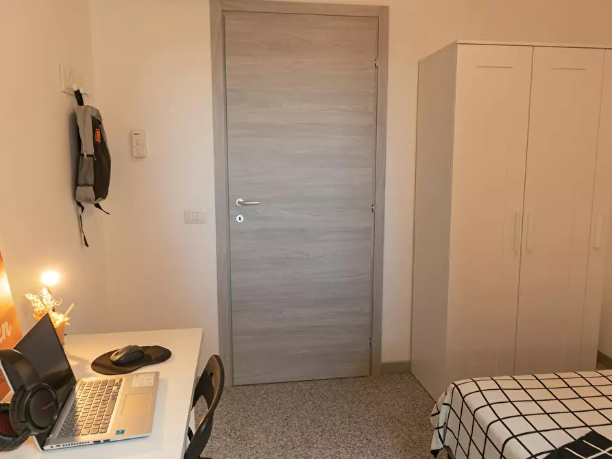 Immagine 4 di Camera in affitto  in Via Dante Alighieri a Cagliari