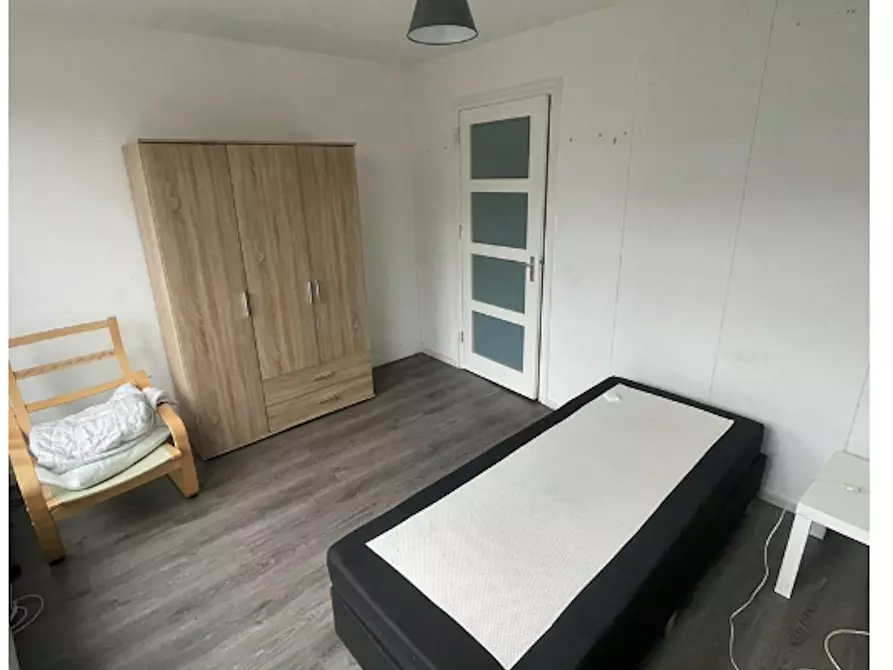 Immagine 1 di Camera in affitto  in Claes de Vrieselaan a Rotterdam