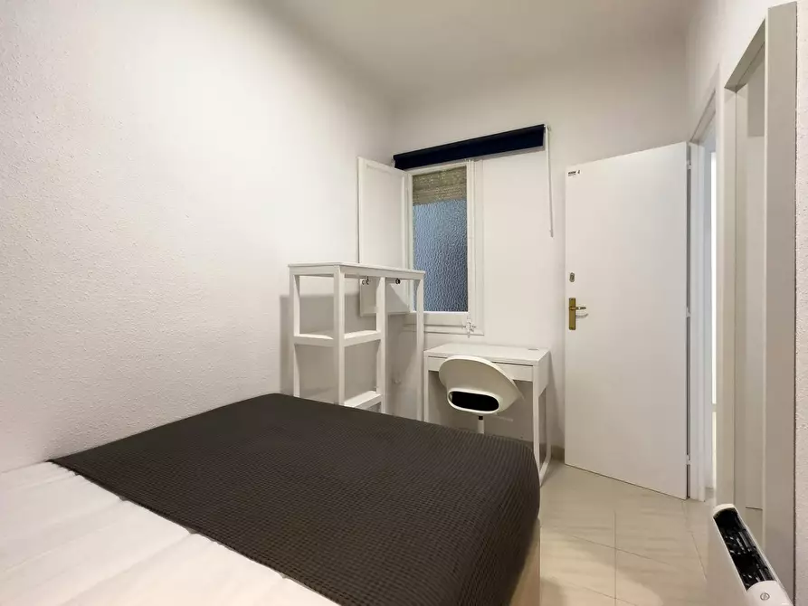 Immagine 2 di Camera in affitto  in Carrer d'Entença a Barcelona