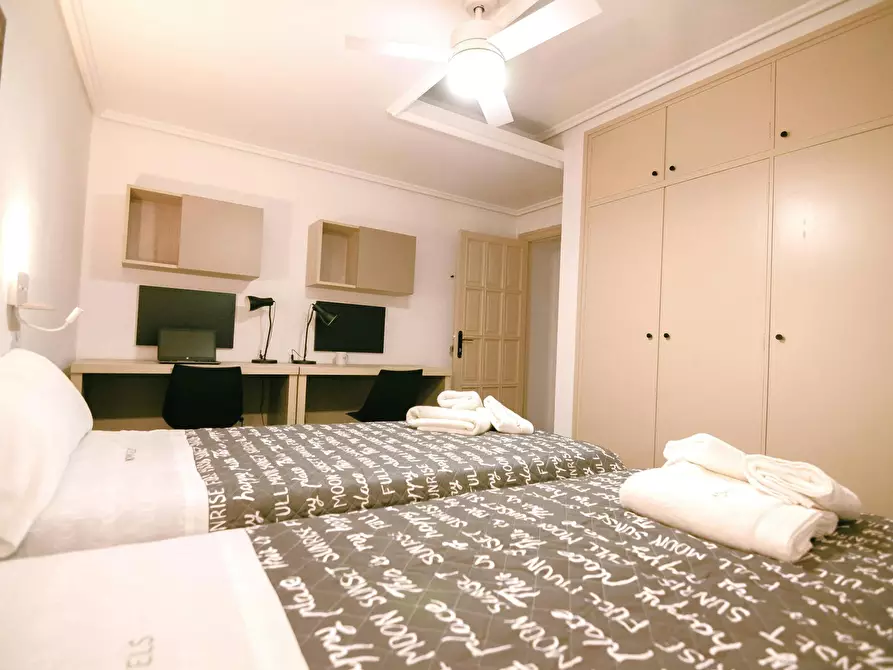 Immagine 2 di Camera condivisa in affitto  in Carrer de Guillem de Castro a Valencia