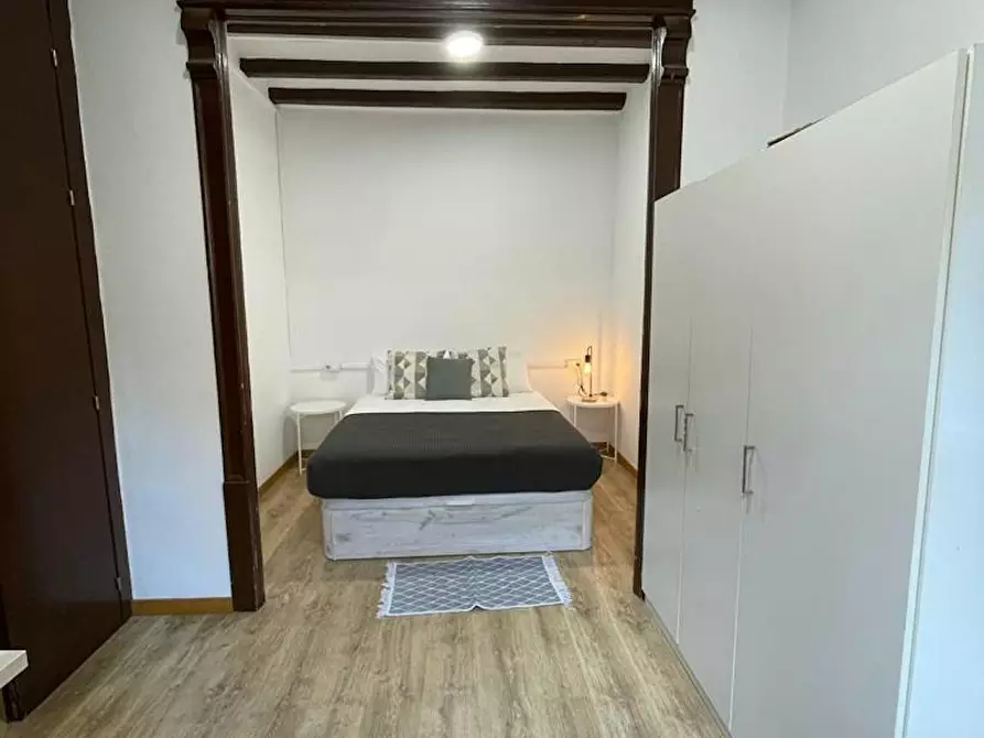 Immagine 4 di Camera in affitto  in Carrer Nou de la Rambla a Barcelona
