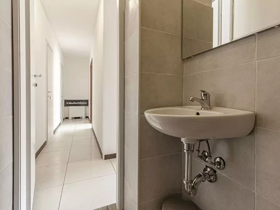 Immagine 4 di Camera in affitto  in Via Michele Coppino a Sassari