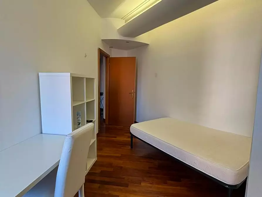 Immagine 3 di Camera in affitto  in Via Tripoli a Roma