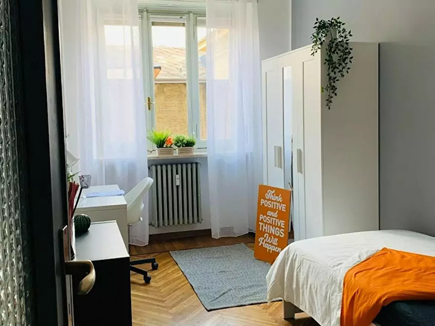 Immagine 2 di Camera in affitto  in Via Sant'Agostino a Torino