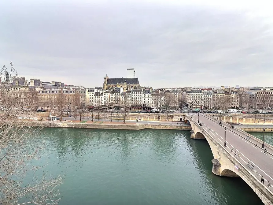 Immagine 2 di Appartamento in affitto  in Quai de Bourbon a Paris
