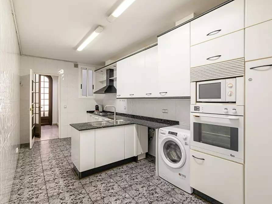 Immagine 7 di Appartamento in affitto  in Carrer Creu Coberta a Barcelona