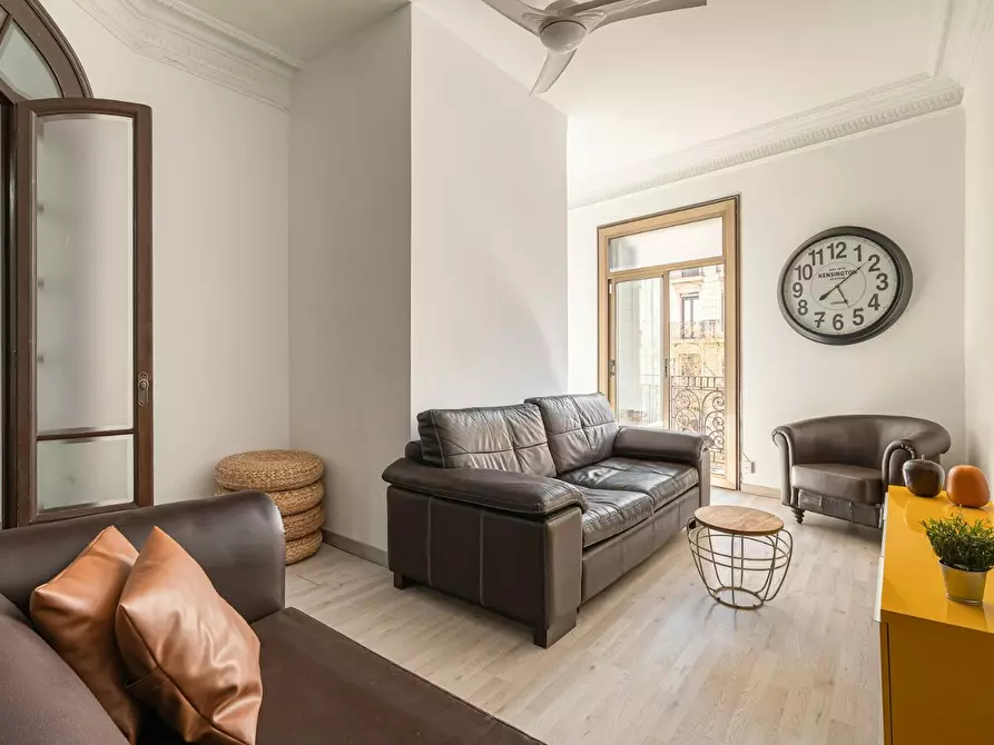Immagine 5 di Appartamento in affitto  in Carrer Creu Coberta a Barcelona
