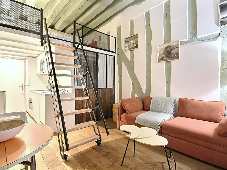 Immagine 4 di Appartamento in affitto  in Rue des Gravilliers a Paris 03