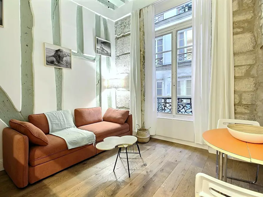 Immagine 1 di Appartamento in affitto  in Rue des Gravilliers a Paris 03