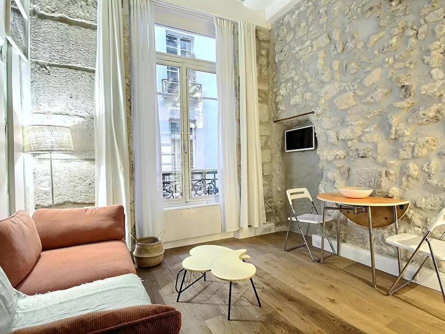 Immagine 5 di Appartamento in affitto  in Rue des Gravilliers a Paris 03