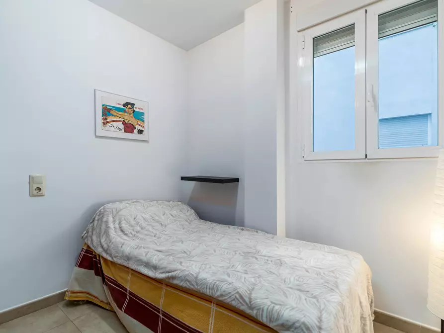 Immagine 1 di Camera in affitto  in Carrer San Jacinto Castañeda a Valencia