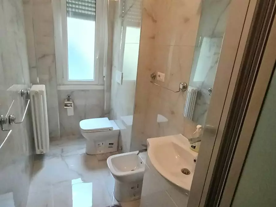 Immagine 10 di Camera in affitto  in Via Demonte a Milano