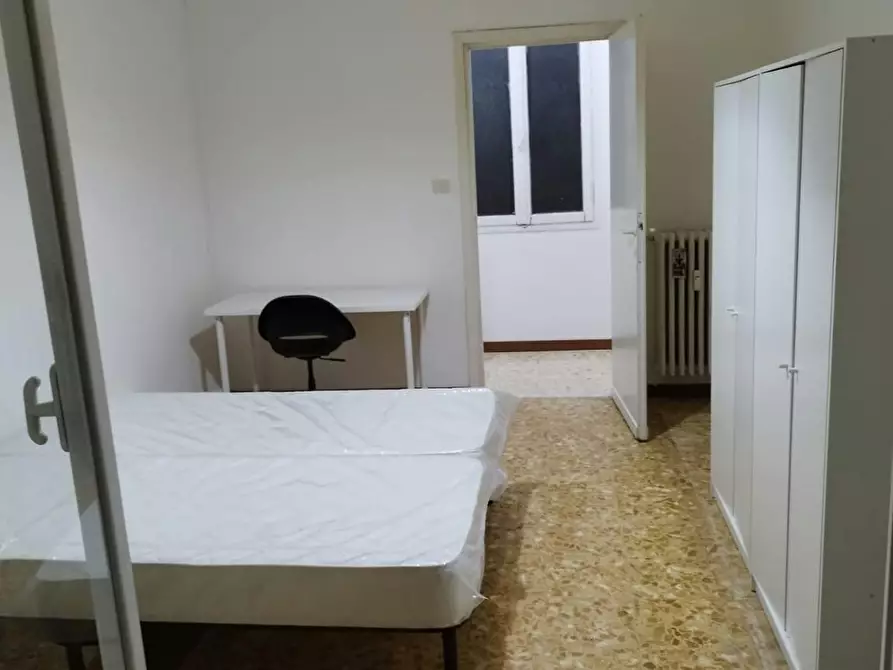 Immagine 2 di Camera in affitto  in Via Borghesano Lucchese a Roma