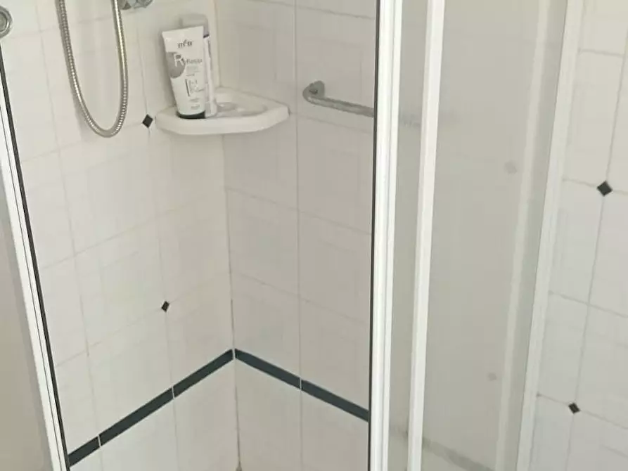 Immagine 4 di Camera in affitto  in Via Borghesano Lucchese a Roma