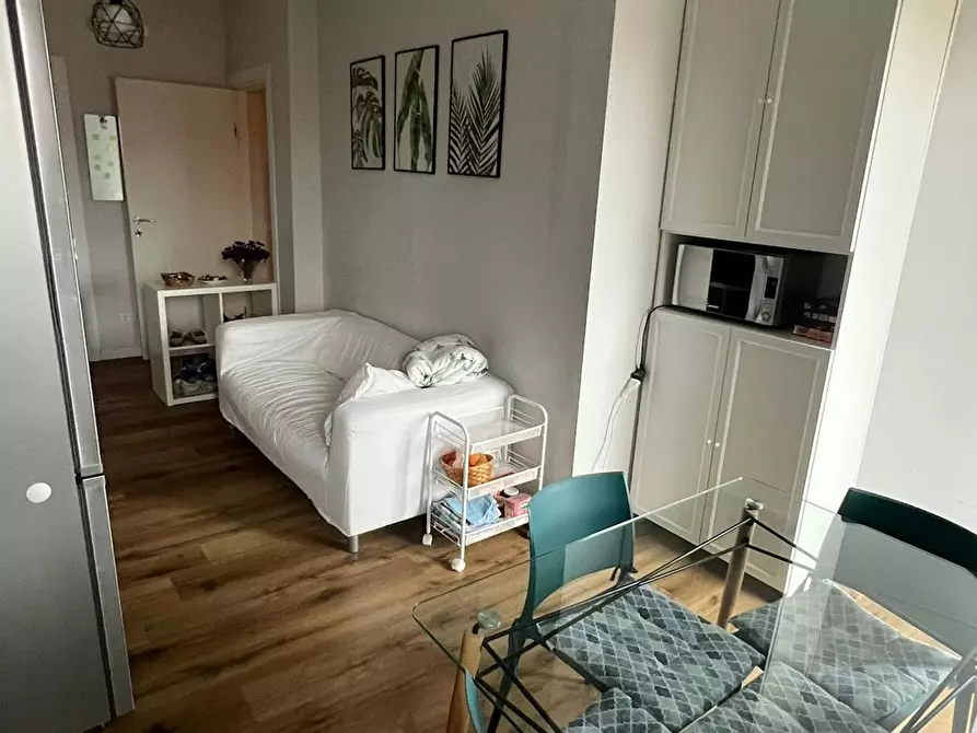 Immagine 2 di Camera condivisa in affitto  in Via Lorenteggio a Milano
