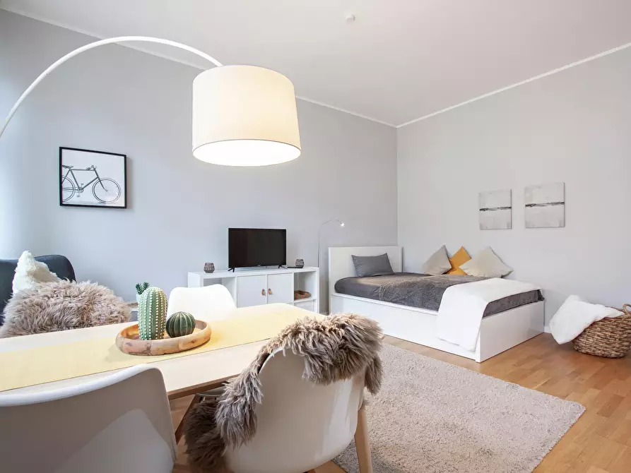Immagine 1 di Casa indipendente in affitto  in Oberbilker Allee a Düsseldorf