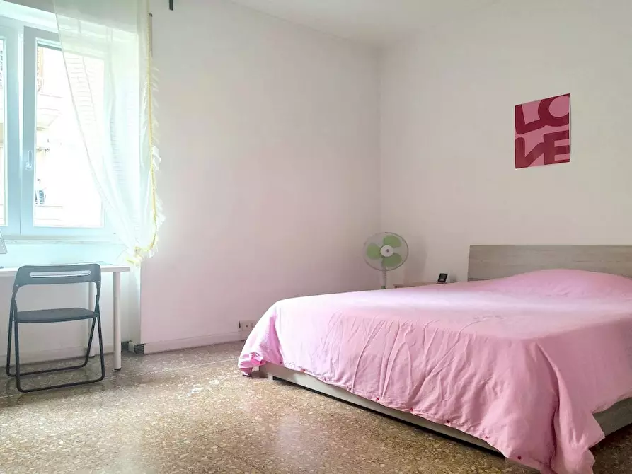 Immagine 1 di Camera in affitto  in Via Oreste Tommasini a Roma