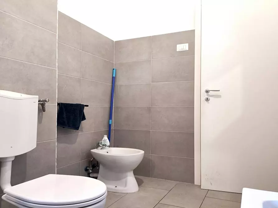 Immagine 10 di Camera in affitto  in Via Livorno a Roma