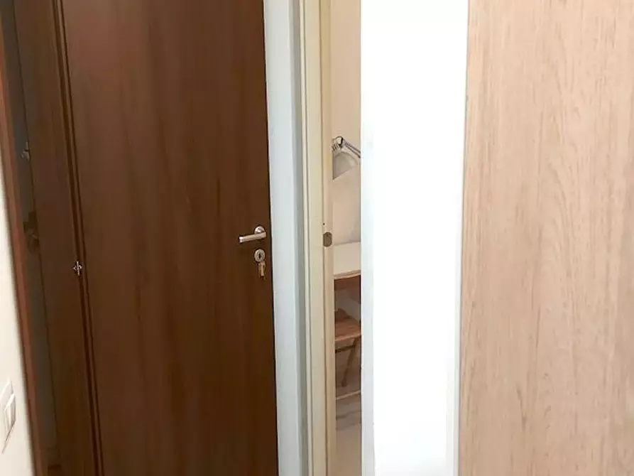 Immagine 4 di Camera in affitto  in Via Edoardo Jenner a Roma