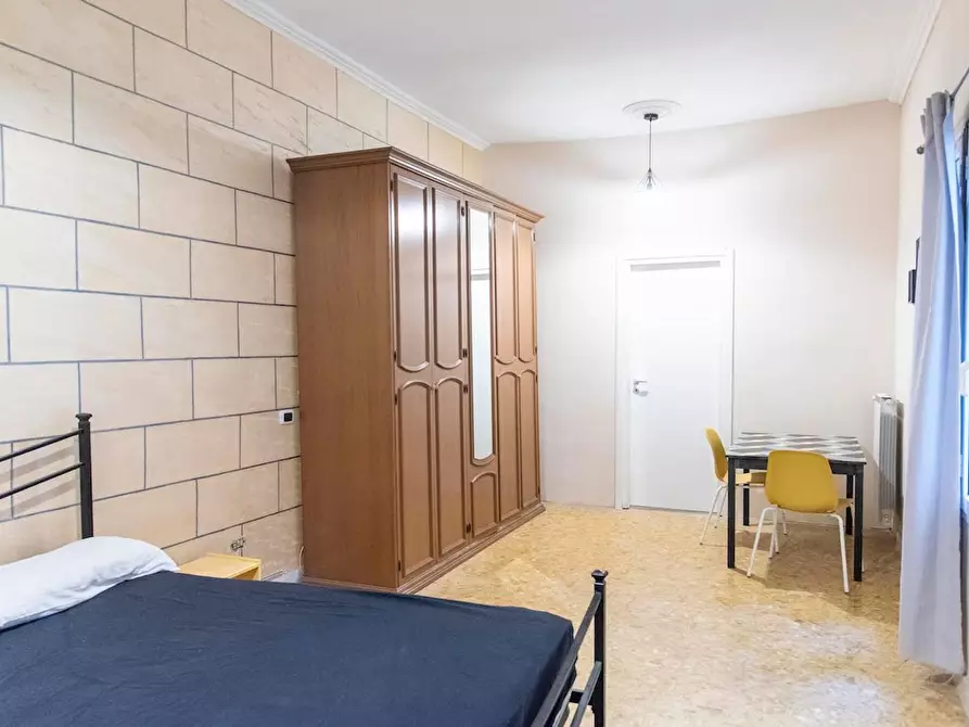 Immagine 4 di Camera in affitto  in Via Napoleone III a Roma