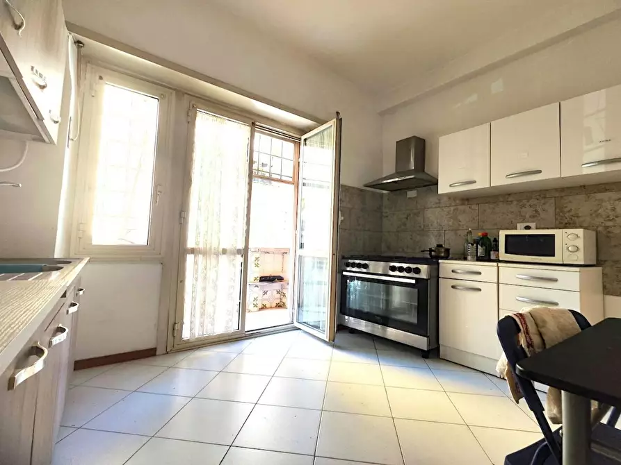 Immagine 10 di Camera in affitto  in Viale Tirreno a Roma