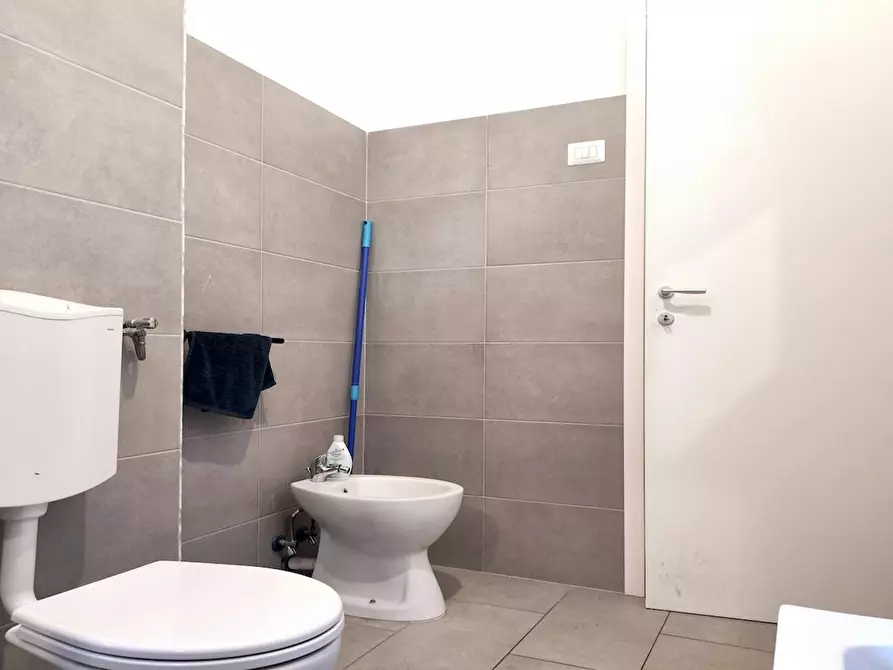 Immagine 10 di Camera in affitto  in Via Livorno a Roma