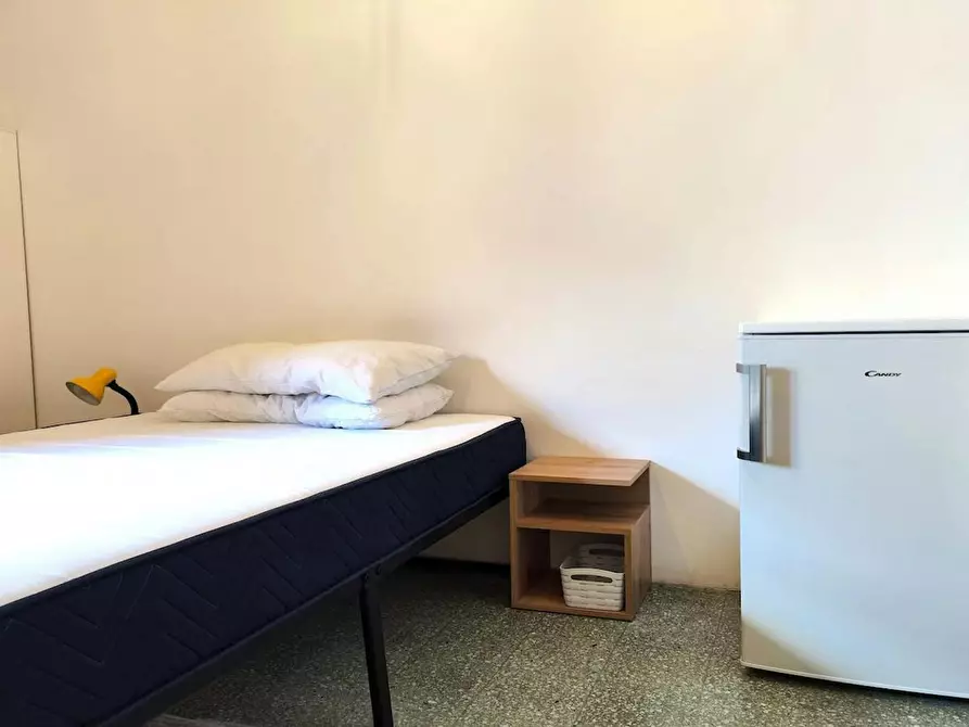 Immagine 5 di Camera in affitto  in Via Bisentina a Roma