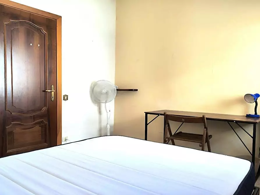 Immagine 3 di Camera in affitto  in Via Bisentina a Roma