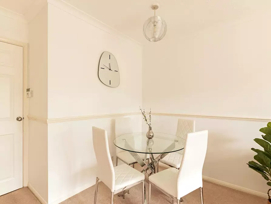 Immagine 10 di Casa indipendente in affitto  in Keats Avenue a Reigate and Banstead