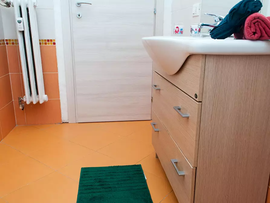 Immagine 9 di Camera in affitto  in Piazza Tancredi Galimberti a Torino