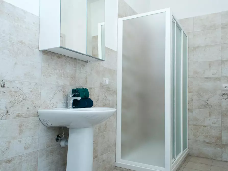 Immagine 10 di Camera in affitto  in Piazza Tancredi Galimberti a Torino