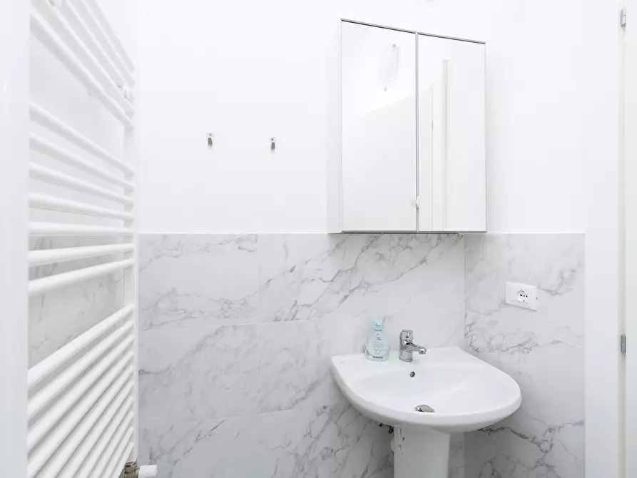 Immagine 10 di Camera in affitto  in Corso d'Augusto a Rimini