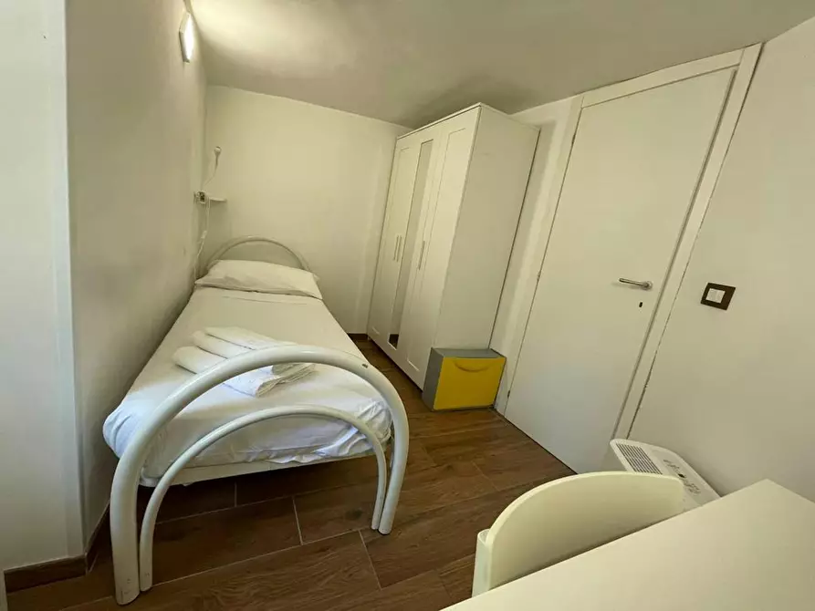 Immagine 2 di Camera in affitto  in Vico Santa Maria della Purità a Napoli