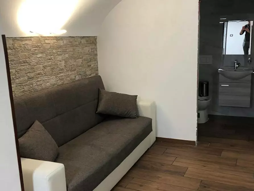 Immagine 5 di Camera in affitto  in Vico Santa Maria della Purità a Napoli