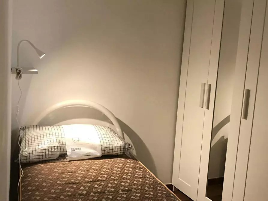 Immagine 4 di Camera in affitto  in Vico Santa Maria della Purità a Napoli