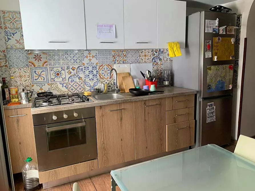 Immagine 9 di Camera in affitto  in Vico Santa Maria della Purità a Napoli