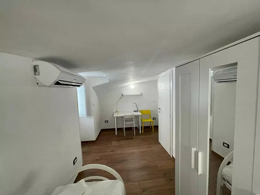 Immagine 2 di Camera in affitto  in Vico Santa Maria della Purità a Napoli