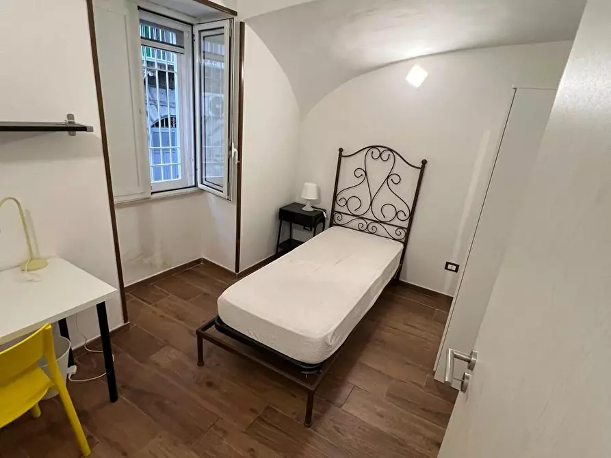Immagine 1 di Camera in affitto  in Vico Santa Maria della Purità a Napoli