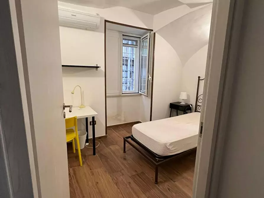 Immagine 2 di Camera in affitto  in Vico Santa Maria della Purità a Napoli