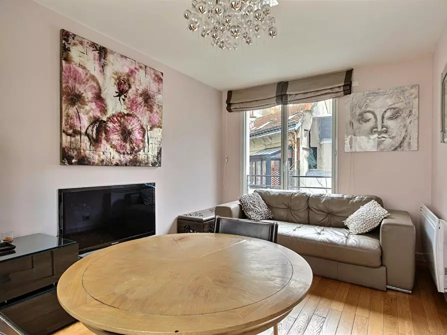 Immagine 2 di Appartamento in affitto  in Rue Brunel a Paris 17