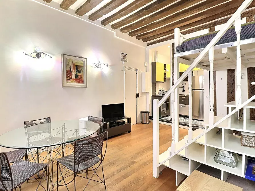 Immagine 4 di Appartamento in affitto  in Rue des Rosiers a Paris