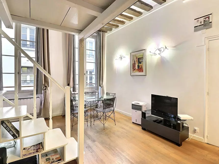 Immagine 2 di Appartamento in affitto  in Rue des Rosiers a Paris