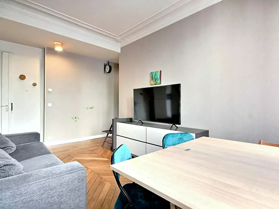 Immagine 2 di Appartamento in affitto  in Rue du Commerce a Paris