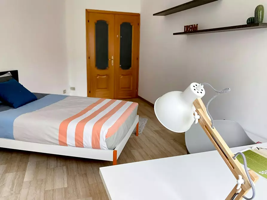 Immagine 6 di Camera in affitto  in Via Gressoney a Milano