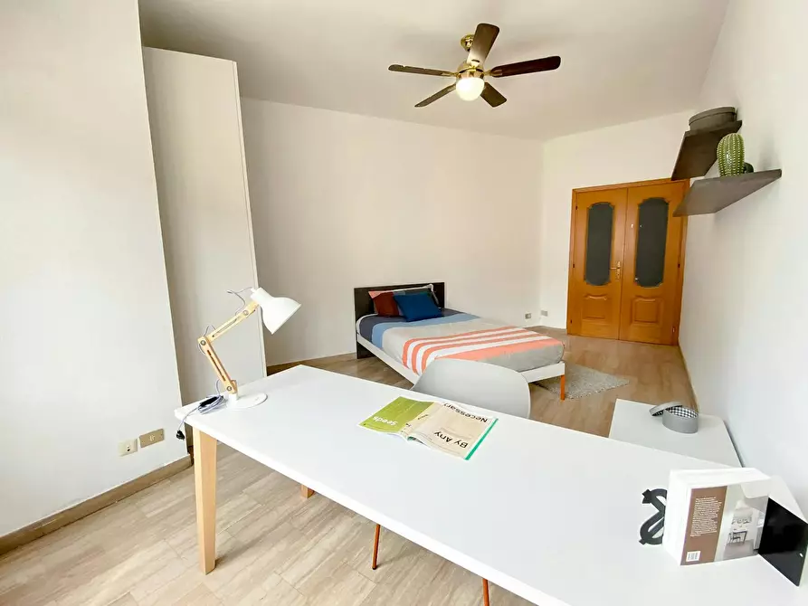 Immagine 5 di Camera in affitto  in Via Gressoney a Milano