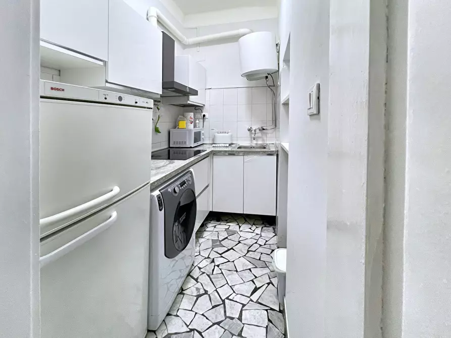 Immagine 10 di Appartamento in affitto  in Via Montebello a Bologna