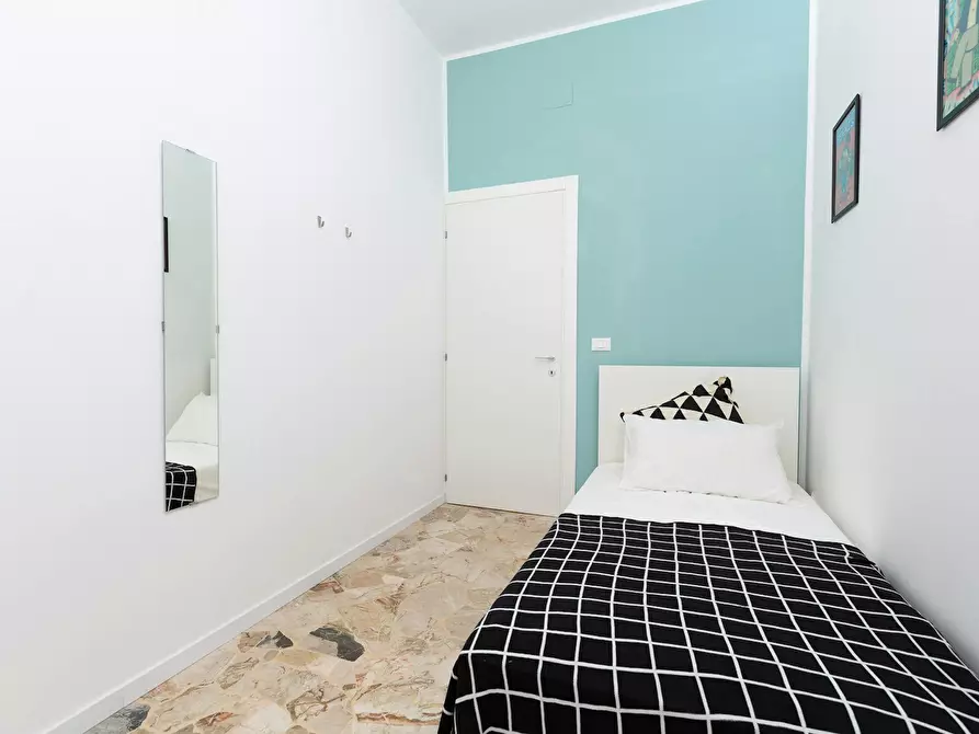 Immagine 3 di Camera in affitto  in Corso d'Augusto a Rimini