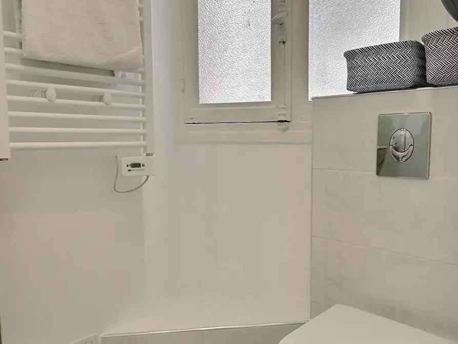 Immagine 10 di Appartamento in affitto  in Rue Montmartre a Paris