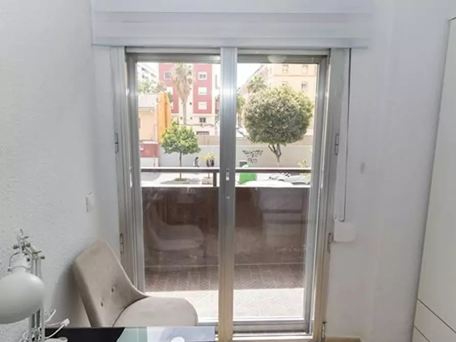 Immagine 7 di Camera in affitto  in Carrer Aben al Abbar a Valencia