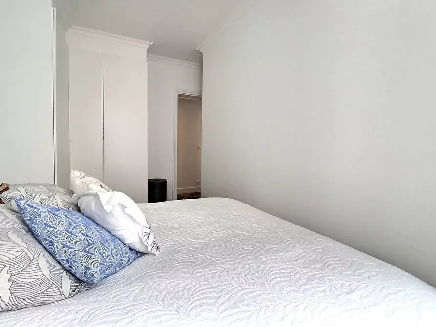 Immagine 10 di Appartamento in affitto  in Rue Paul Bert a Paris